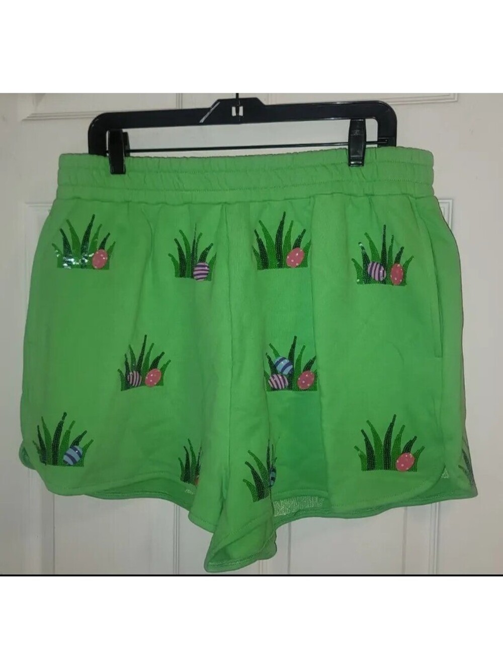 QUEEN OF SPARKLES GREEN SEQUIN GRASS & BEAD EASTER EGGS GREEN SHORTS NWOT XL
